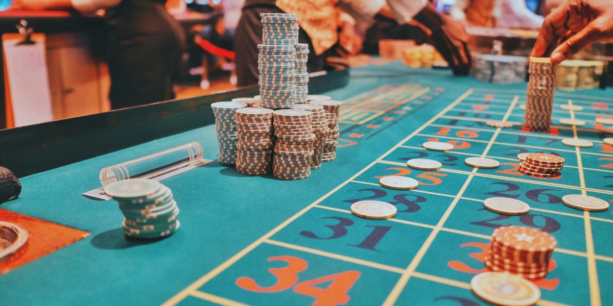 Meglio il Casinò Fisico o Quello Online? Pro e Contro